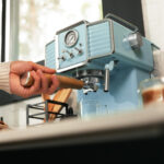 CECOTEC Cafetera express - CECOTEC Power Espresso 20 Tradizionale Light Blue, 20 bar, 1350 W, 2 tazas, 300 - Imagen 2