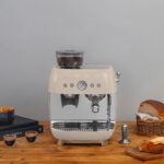 SMEG Cafetera express - SMEG EGF03CREU, 15 bar, 1650 W, 2 tazas, Avena - Imagen 6