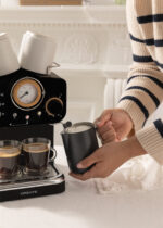 CREATE Cafetera express - CREATE THERA RETRO, Brazo con doble salida, Vaporizador orientable, 15 bar, 1100 W, Negro - Imagen 5