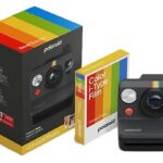 POLAROID Cámara instantánea - Polaroid Now Generation 3 + Paquete de película Color i-Type, Flash preciso, Negro